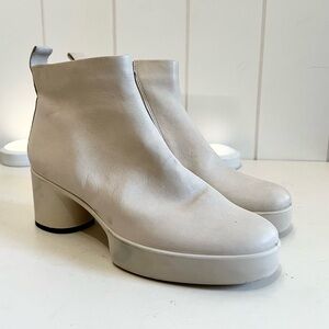ECCO Shape heeled leather ankle booties EU size 37  Ivory